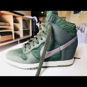 Nike Dunk Women’s carbon green and silver